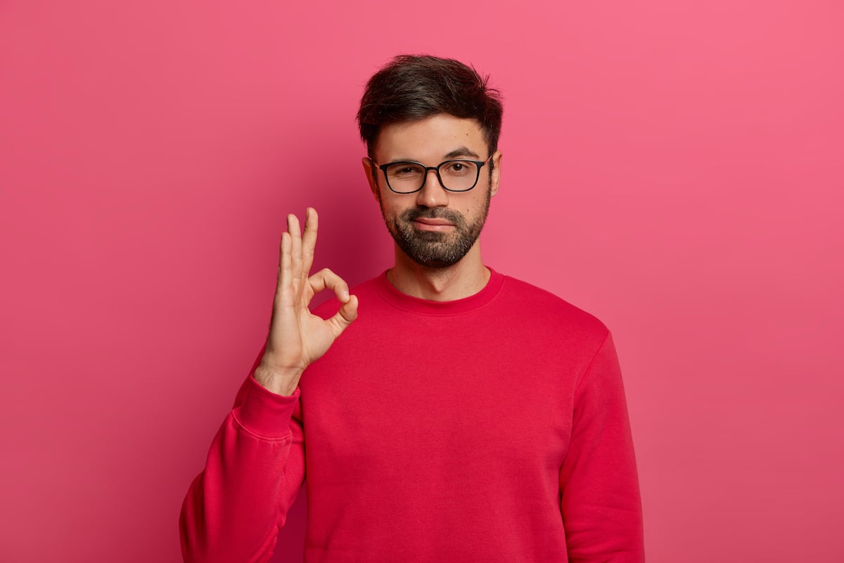 no-problem-concept-bearded-man-makes-okay-gesture-has-everything-control-all-fine-gesture-wears-spectacles-jumper-poses-against-pink-wall-says-i-got-this-guarantees-something