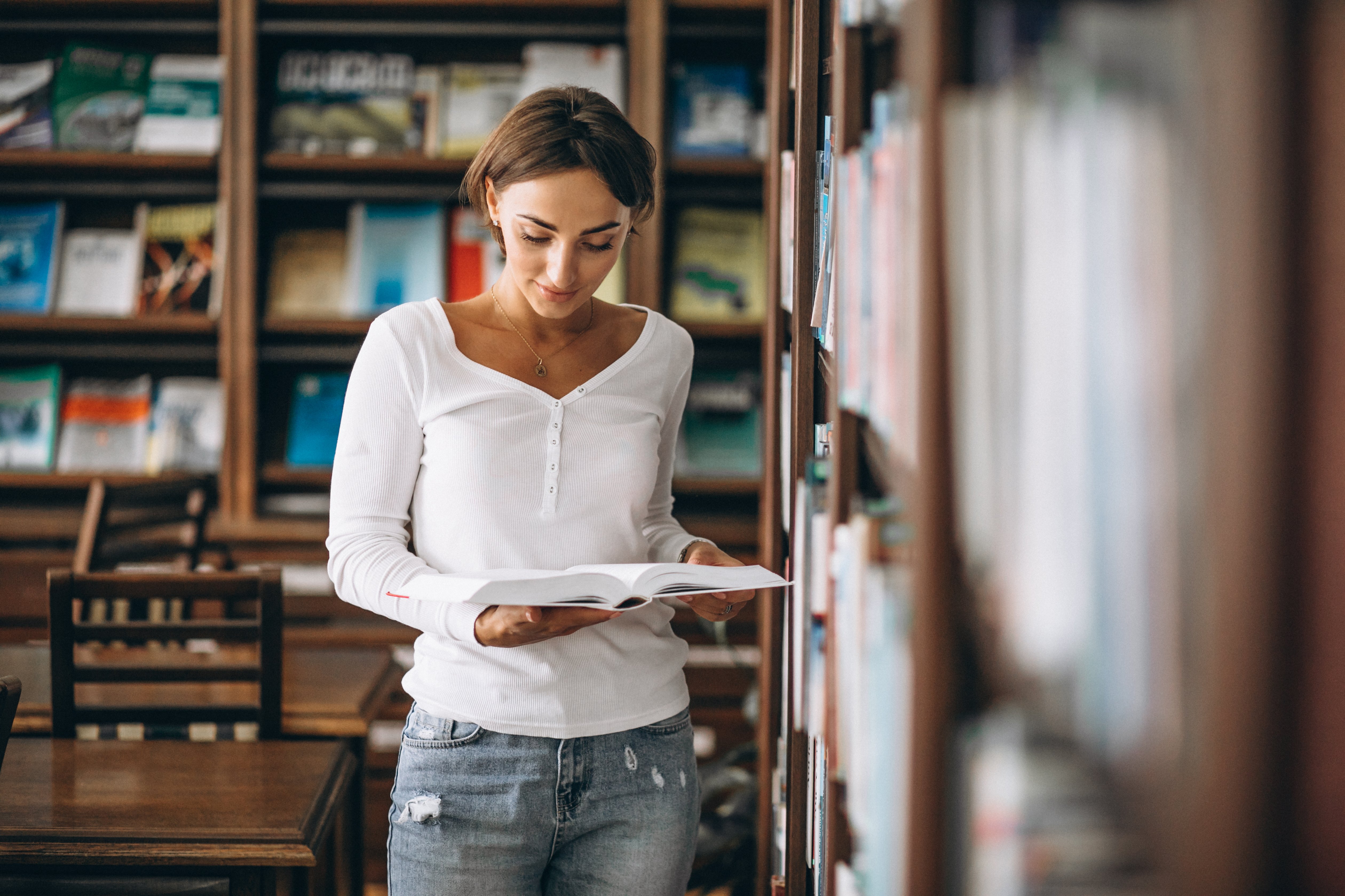 student-woman-studying-library